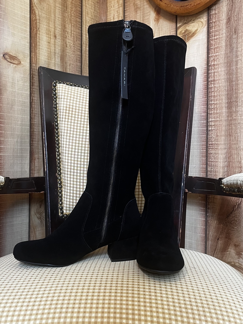 💋 NWT Tahari Knee-high Black Suede Boots with exposed side zippers